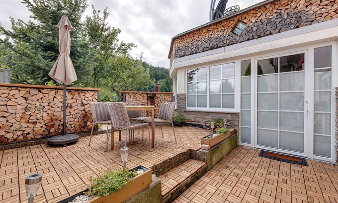 Kirchzarten Apartamento | Apartamento 'Vergissmeinnicht' con vistas a la montaña, jardín compartido y Wi-Fi