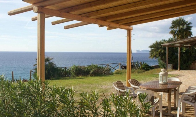 Alghero Apartamento | Apartamento vacacional "Villa Wanda" con vistas al mar, terraza privada y Wi-Fi