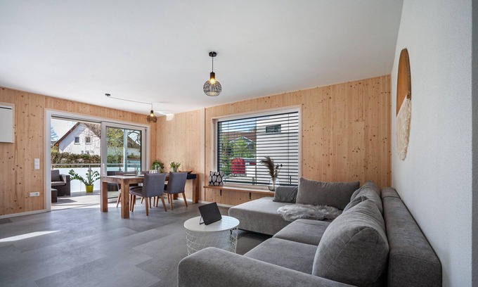 Bad Wurzach Apartamento | Apartamento vacacional 'Wohnen an der Ach' con jardín privado, balcón y wifi