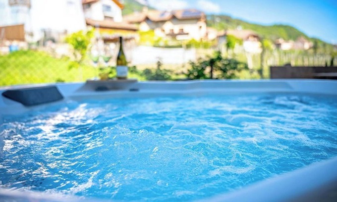 Berg/Monte Apartamento | Apartamento vacacional "Weingut Lahn Zu Eppan Apt Garten" con vistas a la montaña, jardín privado y jacuzzi