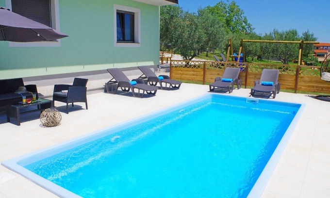 Zminj Apartamento | Apartamento de vacaciones con piscina privada en el pueblo de Sutivanac
