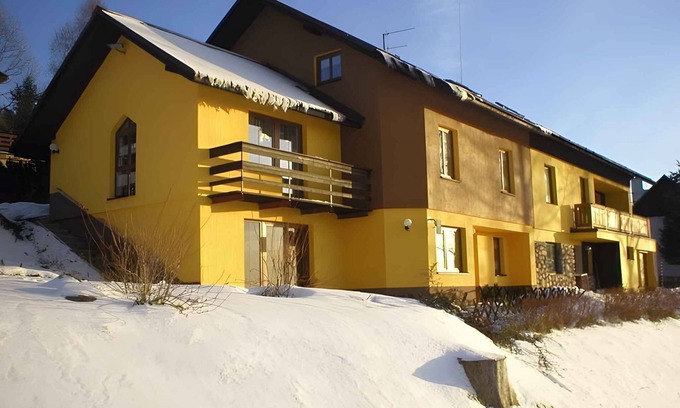Benecko Apartamento | Apartamento vacacional con piscina exterior y parque infantil