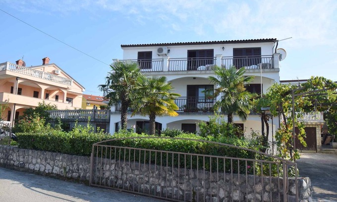 Njivice Apartamento | Apartamento vacacional con aire acondicionado, Internet y vistas al mar