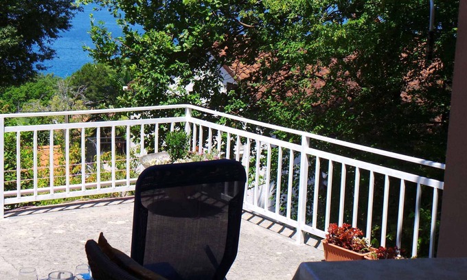 Njivice Apartamento | Apartamento vacacional con Internet y barbacoa
