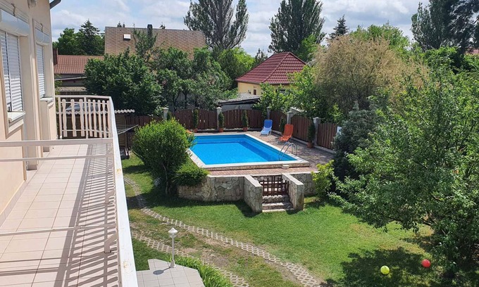 Zamardi Apartamento | Apartamento vacacional con piscina e internet
