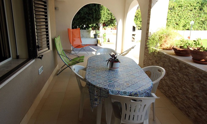 Ognina Apartamento | Apartamento vacacional con terraza y vista al mar