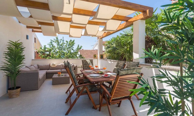 Spadici Apartamento | Apartamento vacacional con 3 dormitorios, 2 baños y amplio balcón con vistas al mar