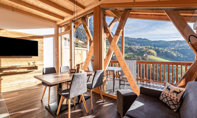 Castelrotto Apartamento | Apartamento vacacional "Zu Grof Morgenrot"