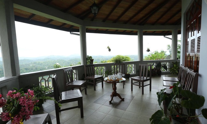 Kandy Casa | Bungalow de vacaciones en la cima de una montaña brumosa