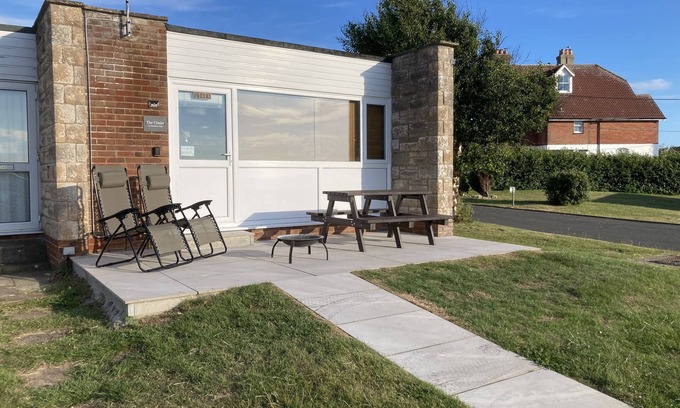 Freshwater Chalet De Esquí | Holiday Chalet with stunning sea views