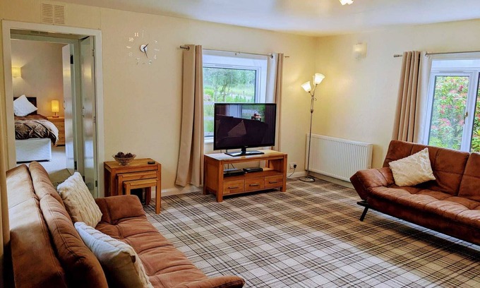 Tummel Bridge Cabaña | Holiday cottage tummel valley beautiful views. Own garden dog friendly