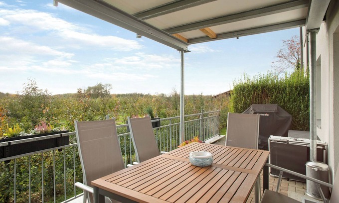 Kressbronn Apartamento | Apartamento vacacional "Schwenck" con terraza compartida, jardín compartido y Wi-Fi