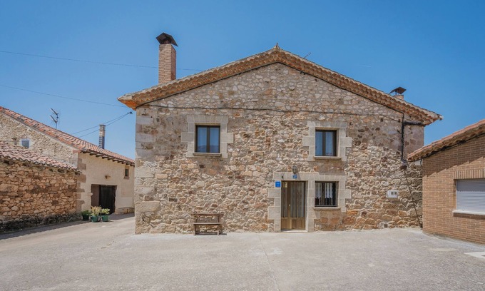 Cascajares de la Sierra Casa | Casa de vacaciones 'La Cabaña De Cascajares' con vistas a la montaña, balcón y Wi-Fi