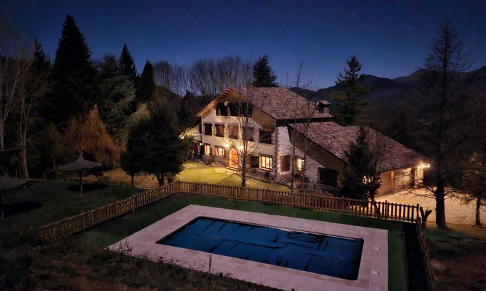 Vallfogona Casa | Casa de vacaciones Can Blau con vistas a la montaña, piscina, jardín y Wi-Fi