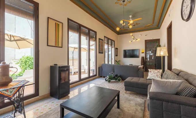 Vilafranca del Penedés Casa | Casa de vacaciones Casa Palma 12 con terraza, balcón y Wi-Fi