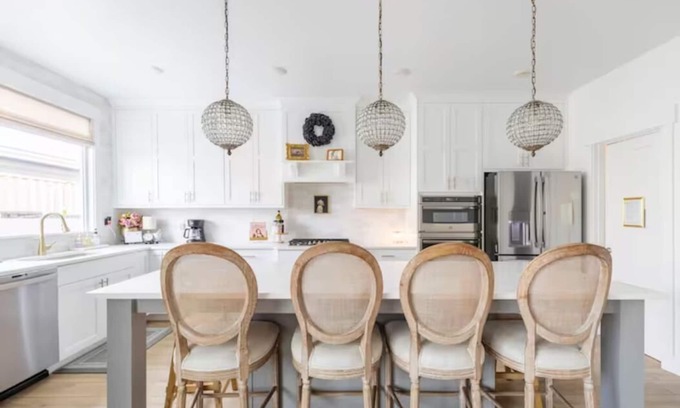 Highland Casa | Holiday Family Retreat, Modern Townhome with Theater, Gas Fireplace & Mountains