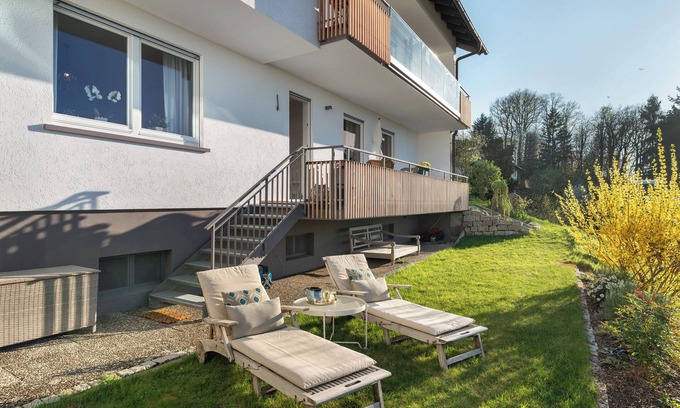 Kappelrodeck Apartamento | Apartamento de vacaciones "Panorama-Suite" con vistas al valle, jardín privado y sauna