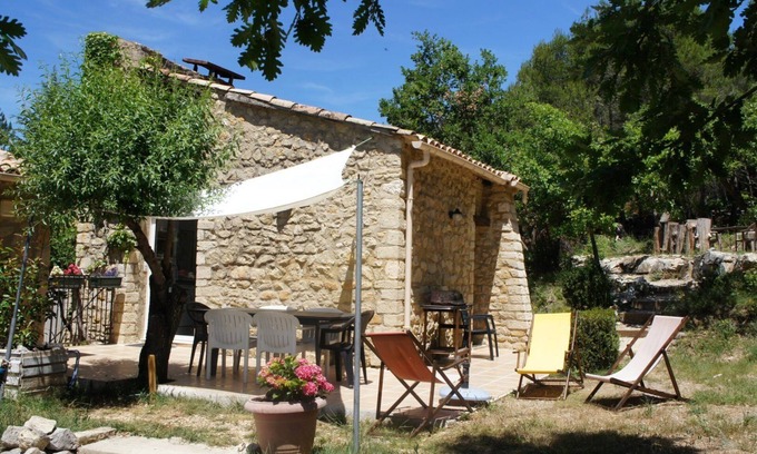 Les Latards Casa | Holiday Home 'Gite Familial' with Mountain View and Wi-Fi