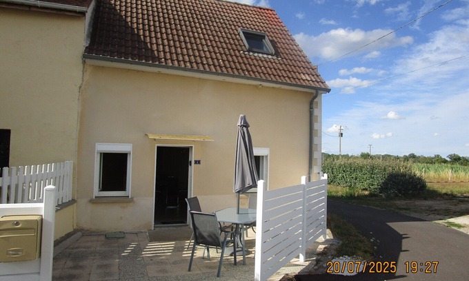 Saint-Firmin-sur-Loire Casa | Casa de Vacaciones 'Les Sassiers' con Vista al Lago, Terraza Común y Wi-Fi