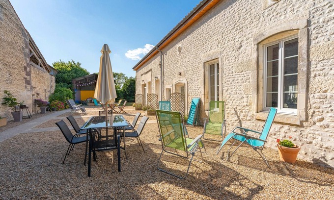 Saint-Seurin-de-Palenne Casa | Casa de vacaciones 'Pâquerette' con piscina compartida, terraza privada y Wi-Fi