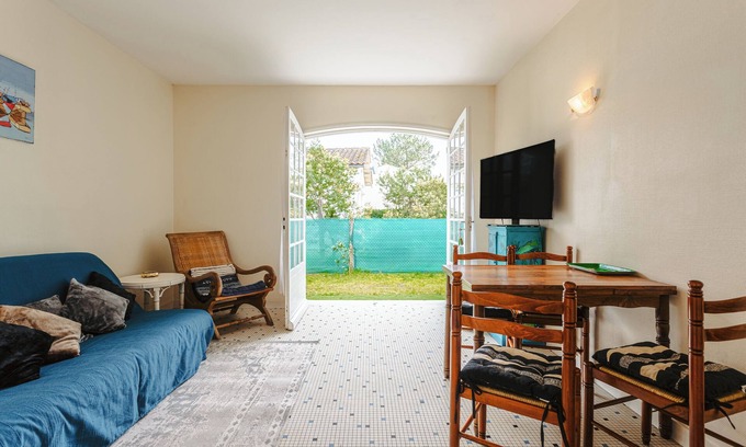 Saint-Trojan-les-Bains Casa | Casa de vacaciones 'Longère Proche Plage Et Forêt 3' con terraza compartida, jardín y Wi-Fi
