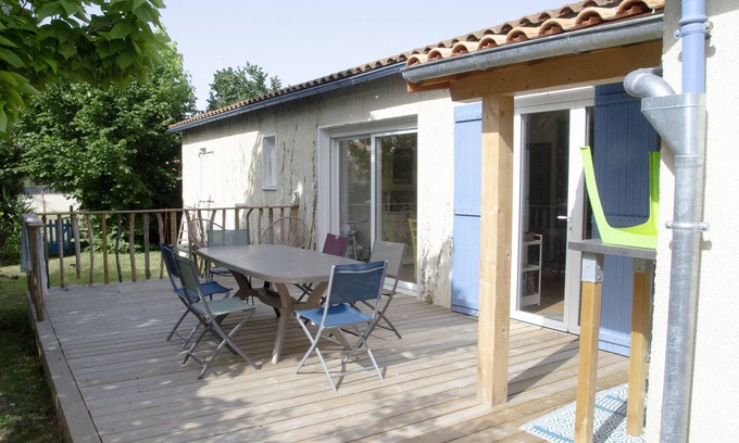Saint-Trojan-les-Bains Casa | Holiday Home with Shaded Garden. Near Beach