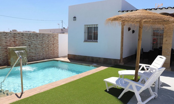 Conil de la Frontera Chalet De Esquí | Chalet con piscina privada y WiFi