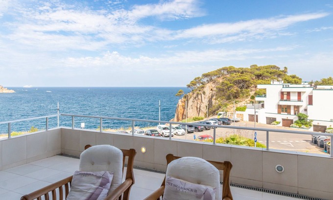 Sant Feliu de Guixols Casa | Casa de vacaciones 'Casa Rosselló' con vistas al mar, terraza privada y Wi-Fi