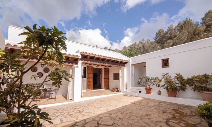 Sant Joan de Labritja Casa | Casa de vacaciones 'Can Rotes' con vistas a la montaña, Wi-Fi y aire acondicionado