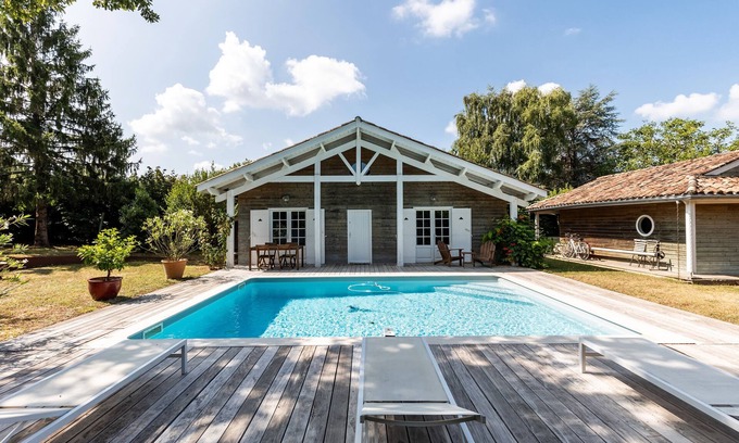 Saint-Aubin-de-Branne Apartamento | La Maison des Voyages – Loft con piscina privada en el corazón de los viñedos