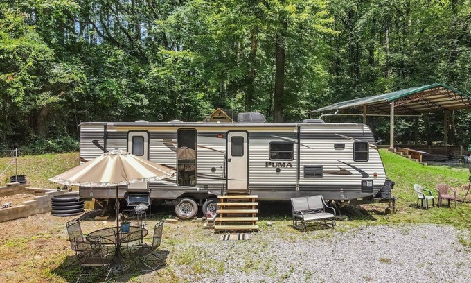 Groveoak Casa | Holiday Haven has Water Access with Private Boat Launch on Lake Guntersville!