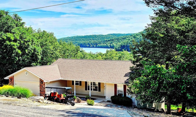 Holiday Island Casa | Holiday Haven On The Island! Sleeps 12! Fire pit! 6-Seater Golf Cart option!