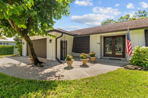 Palm River Estates Casa | Holiday Heaven 4 b 3b Pool BBQ