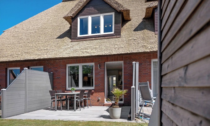 St. Peter-Ording Casa | Casa de vacaciones 'Düün Drööm' con terraza privada, jardín privado y Wi-Fi