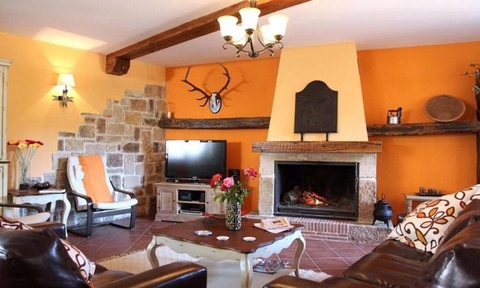 Aldehuela del Rincon Casa | Casa de vacaciones 'La Cantarilla 258' con vistas a la montaña, terraza privada y Wi-Fi