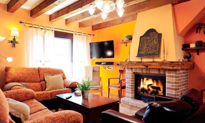 Aldehuela del Rincon Casa | Casa de vacaciones 'El Valle De La Mantequilla' con vistas a la montaña, terraza privada y Wi-Fi
