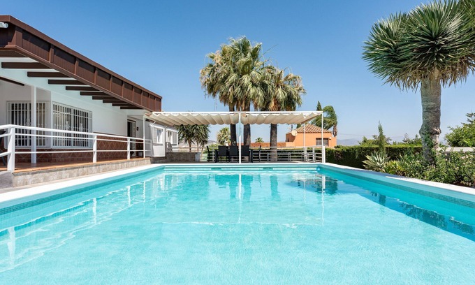 Alhaurín de la Torre Casa | Casa de vacaciones 'Villa Paula Los Manantiales' con vistas a la montaña, Wi-Fi y aire acondicionado