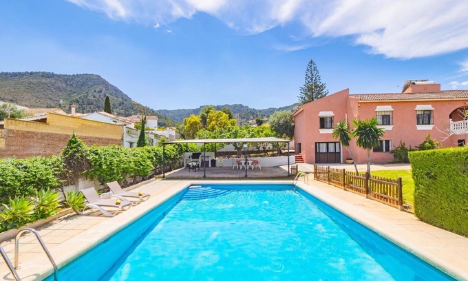 Alhaurín de la Torre Casa | Casa de vacaciones 'Casa Los Manantiales' con vistas a la montaña, Wi-Fi y aire acondicionado