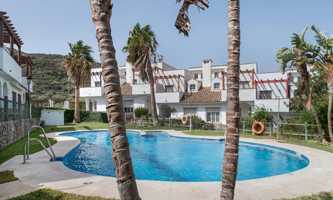 Benalup-Casas Vieja Casa | Casa de vacaciones 'Las Lagunetas' con vistas a la montaña, piscina compartida y terraza privada
