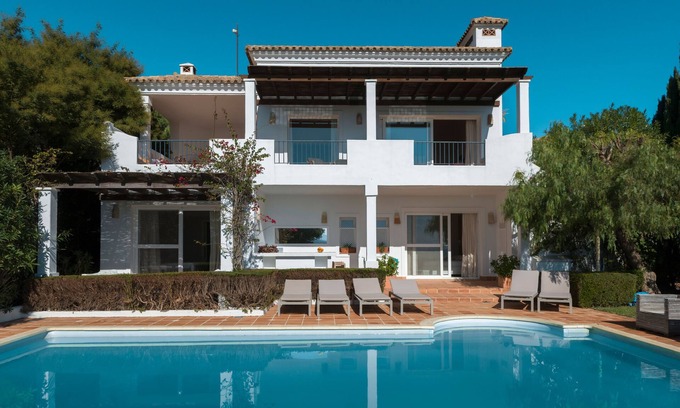 Benalup-Casas Vieja Casa | Casa de vacaciones 'Petunia' con piscina privada, Wi-Fi y aire acondicionado