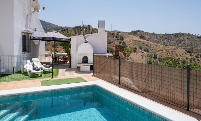 Canillas de Aceituno Casa | Casa de vacaciones Casita T con vistas a la montaña, piscina y Wi-Fi