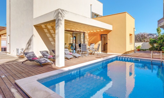 Urbanizacion Mont Ferrutx Casa | Holiday Home “Montferrutx” with Ocean View, Mountain View, Pool, Terrace & WiFi; Parking Available in the Street