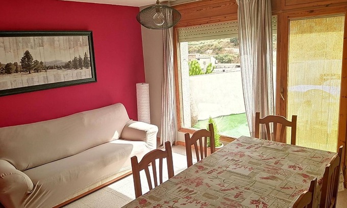 Sant Marti de Riucorb Casa | Casa de vacaciones 'Pablo' con vistas a la montaña, Wi-Fi y aire acondicionado
