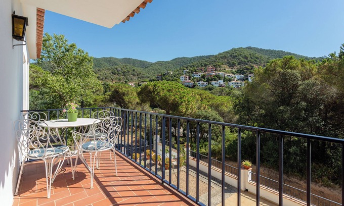 Canyet de Mar Apartamento | Casa de vacaciones 'Un paraíso en la Costa Brava' con vistas a la montaña, terraza privada y Wi-Fi