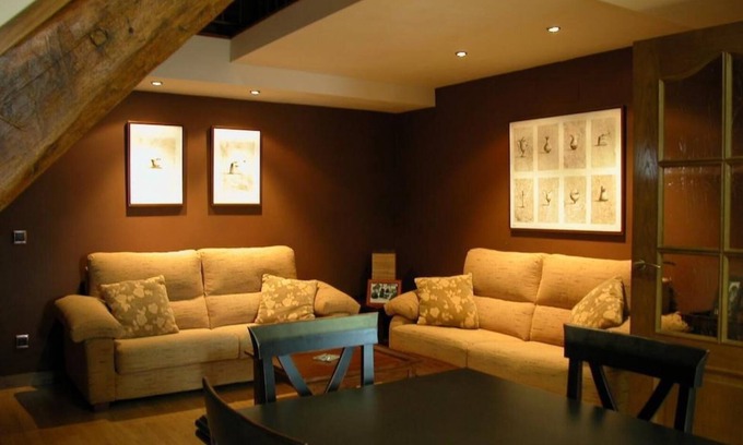 Villanueva de Aezcoa Casa | Casa de vacaciones 'Casa Aguerre' con vistas a la montaña, terraza privada y Wi-Fi