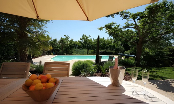 Sainte-Foy-de-Longas Casa | Casa de vacaciones "Le Bourrelier" con jardín compartido y Wi-Fi