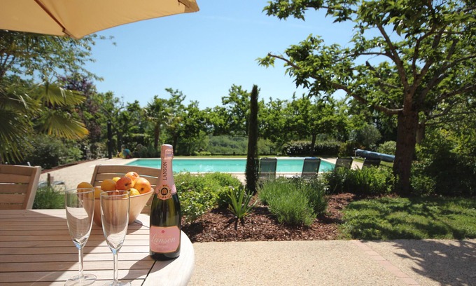 Sainte-Foy-de-Longas Casa | Casa de vacaciones "Le Forgeron" con jardín privado y Wi-Fi