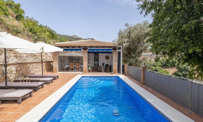 Canillas de Albaida Casa | Casa de vacaciones 'Casa Flamenca' con vistas a la montaña, Wi-Fi y aire acondicionado