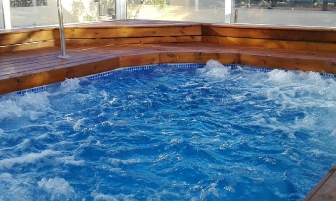 Caravaca de la Cruz Casa | Casa de vacaciones 'Noguericas 1' con vistas a la montaña, piscina compartida y Wi-Fi