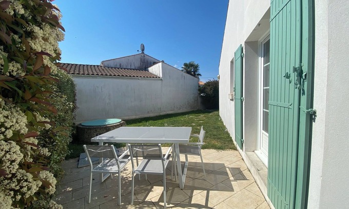 Le Chateau-d'Oleron Casa | Casa de vacaciones 'Vacances Au Château D'Oléron' con terraza privada y Wi-Fi